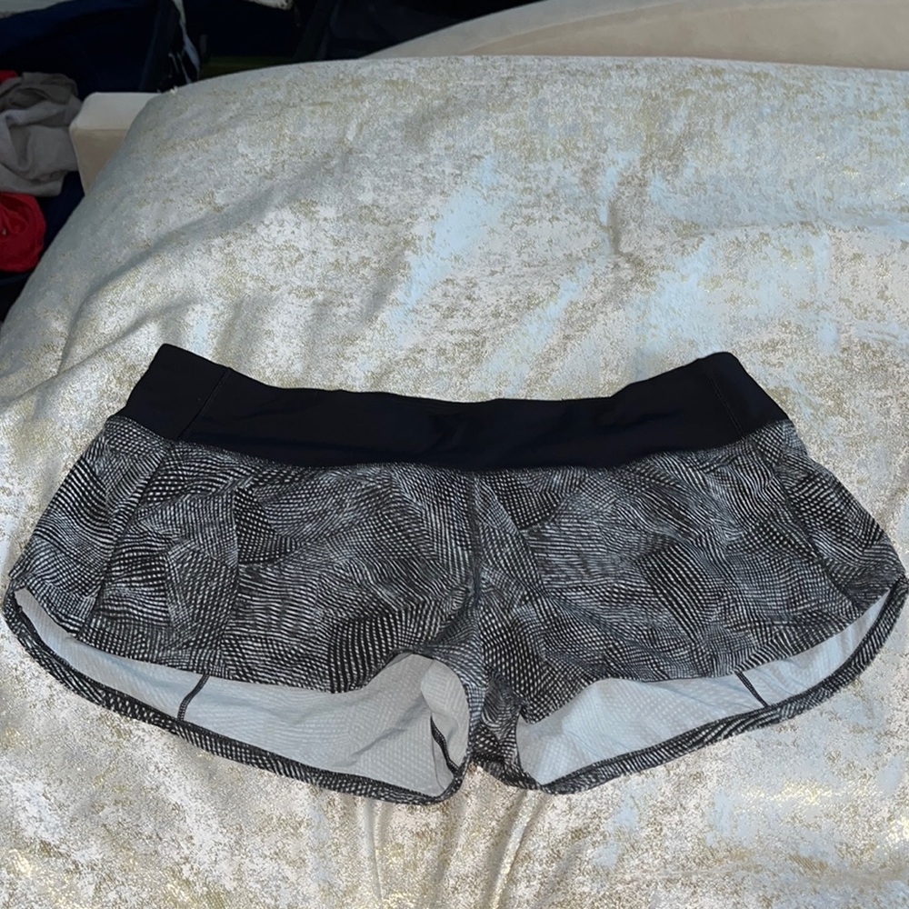 Lululemon Speed up shorts 2.5”